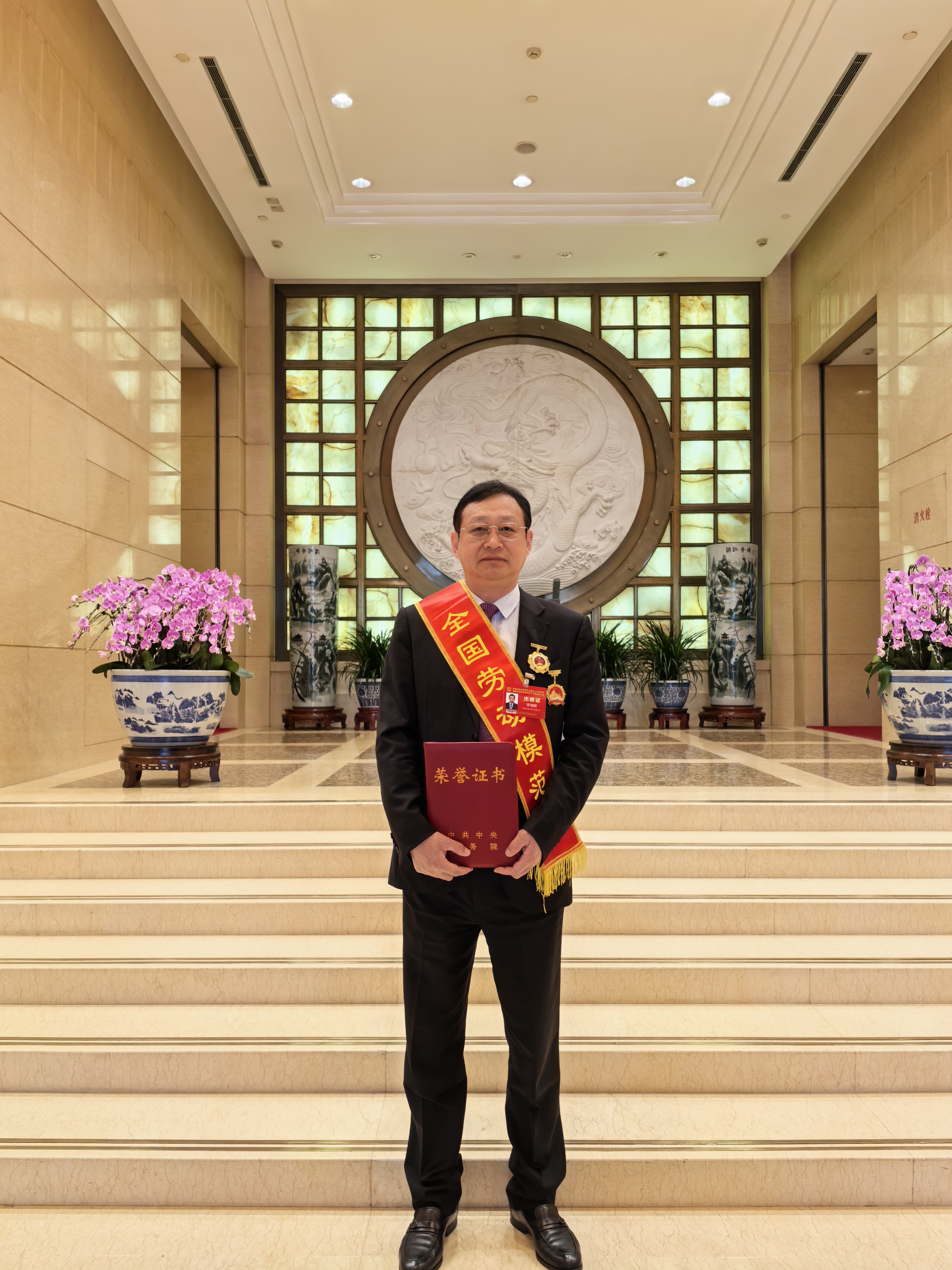 1277星际电子情形党委书记、董事长李增群获评“天下劳动模范”-企业新闻-1277星际电子情形